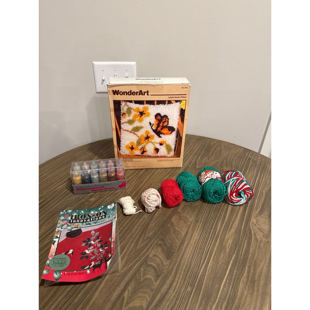 Vintage Craft & Christmas Lot 1994 Iron-On Yarn WonderArt Kit Paint Pens Display